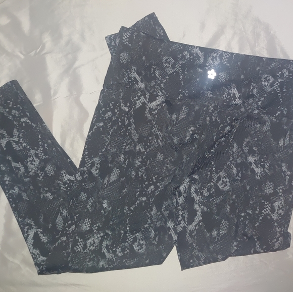🐍 Tuff Athletics 🐍 Snake skin leggings - Picture 2 of 4